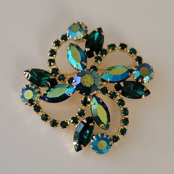 Vintage Brooch Gold Tone Emerald Green Crystals Brooch #506 - Picture 13 of 16